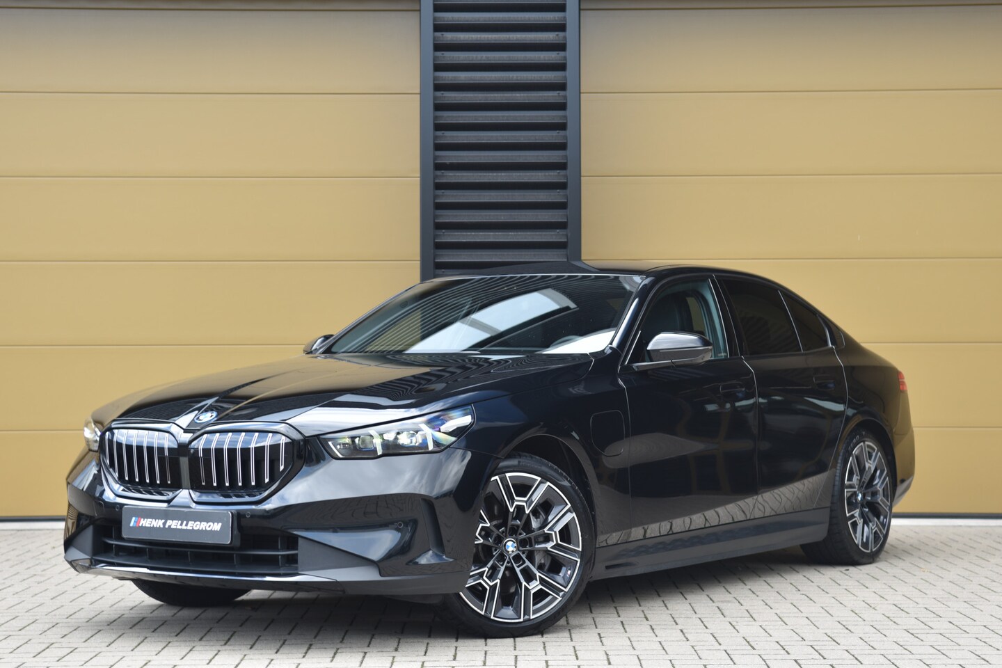 BMW 5-serie - 550e xDrive * Harman/Kardon * Trekhaak * SOH 96% * Comforttoegang * 20' LM * Comfortstoele - AutoWereld.nl