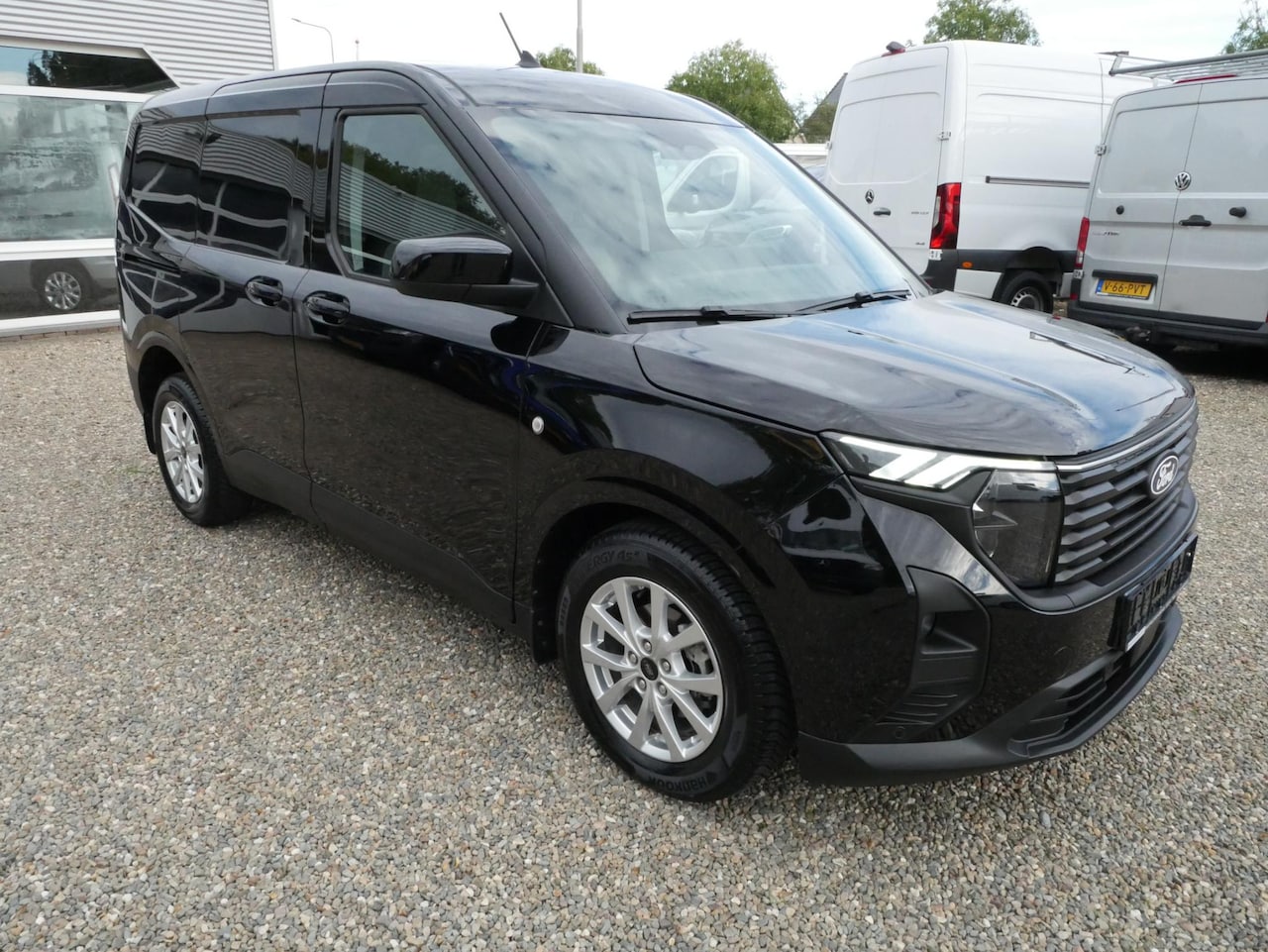 Ford Transit Courier - 1.0 EcoBoost 125PK Limited Automaat Airco - AutoWereld.nl