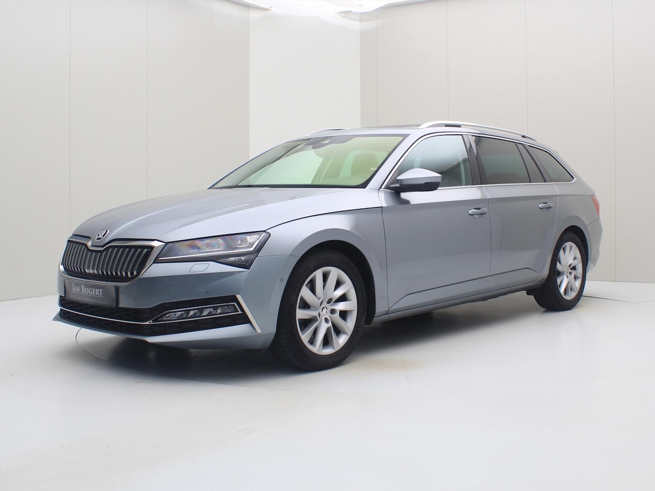 Skoda Superb Combi - 1.4 TSI iV 218PK DSG STYLE PREMIUM II [ TREKHAAK+PANO+LEDER+MATRIX LED+360° CAMERA+MEMORY+ - AutoWereld.nl