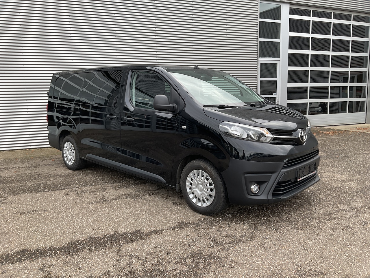 Toyota ProAce Worker - 2.0 HDI 145 pk Aut. DC Dubbel Cabine Carplay/ 2x Schuifdeur/ Stoelverw./ 6Pers./ Airco/ Cr - AutoWereld.nl