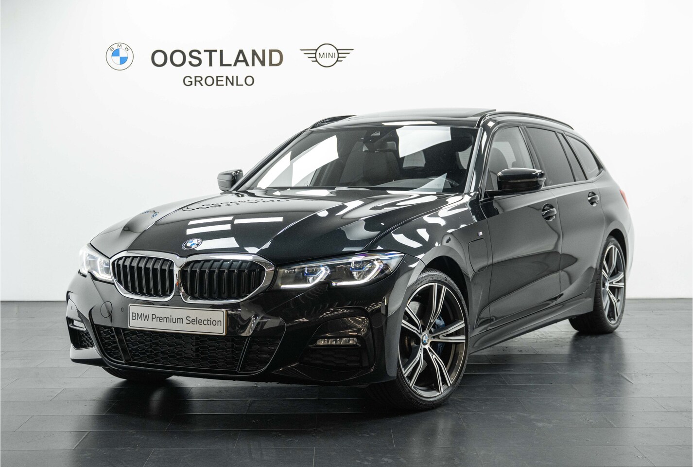 BMW 3-serie Touring - 330e High Executive M Sport Automaat / Panoramadak / Trekhaak / Laserlight / Live Cockpit - AutoWereld.nl