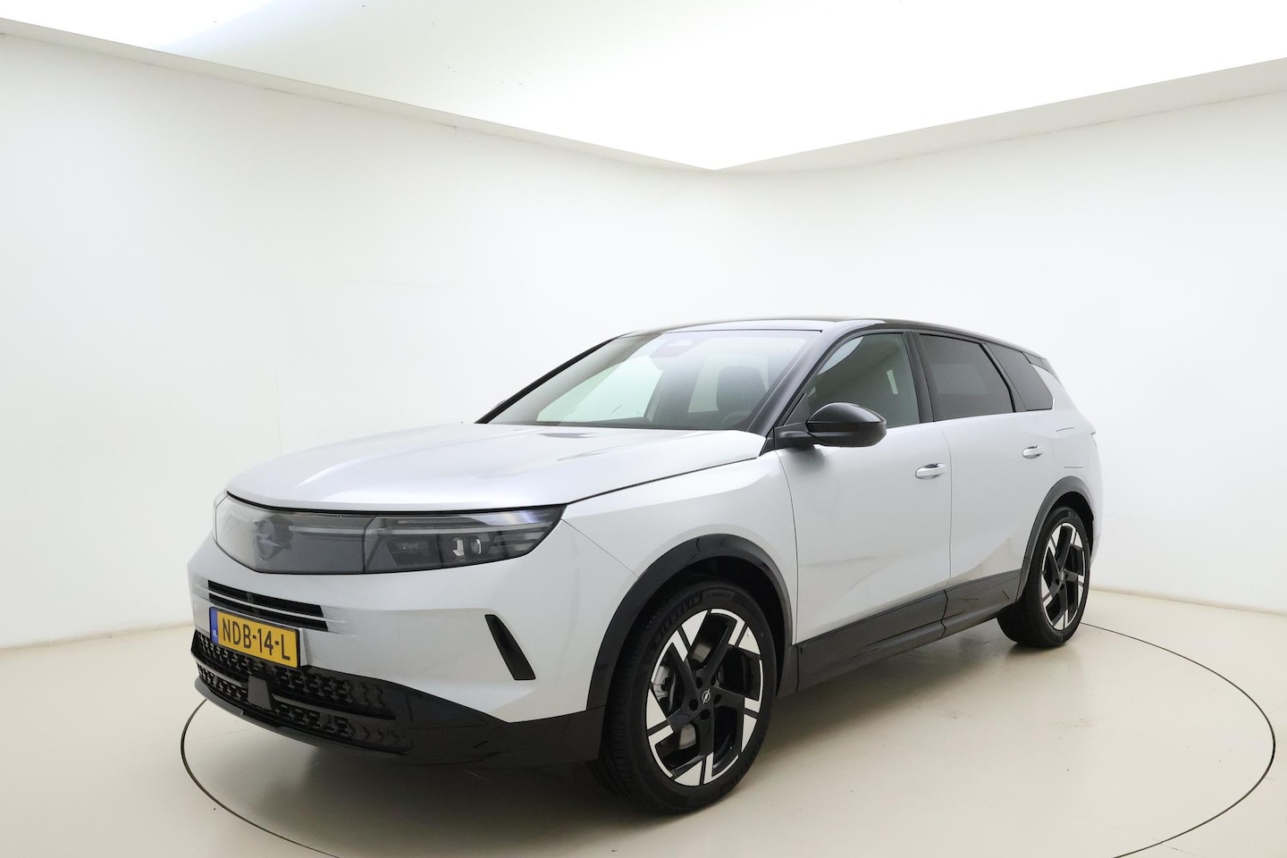 Opel Grandland - 1.6 Turbo Plug-in-Hybrid Ultimate | 20'' lichtmetalen velgen | Stoel- stuurverwarming | El - AutoWereld.nl