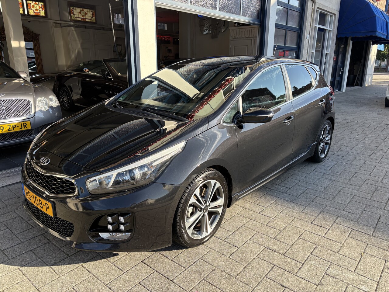 Kia Cee'd - 1.6 CRDi . GT-Line. AUTOMAAT/CAMERA/CLIMA/NW APK - AutoWereld.nl