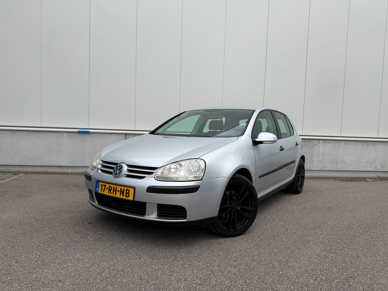Volkswagen Golf - 1.4 FSI Businessline - Airco / Navi / Elektr. ramen / Trekhaak / Lm velgen - AutoWereld.nl