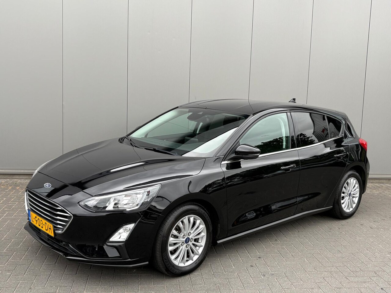 Ford Focus - 125PK EcoB. Automaat Titanium Carplay-android/Navigatie/Parkeerhulp/Camera/Keyfree - AutoWereld.nl