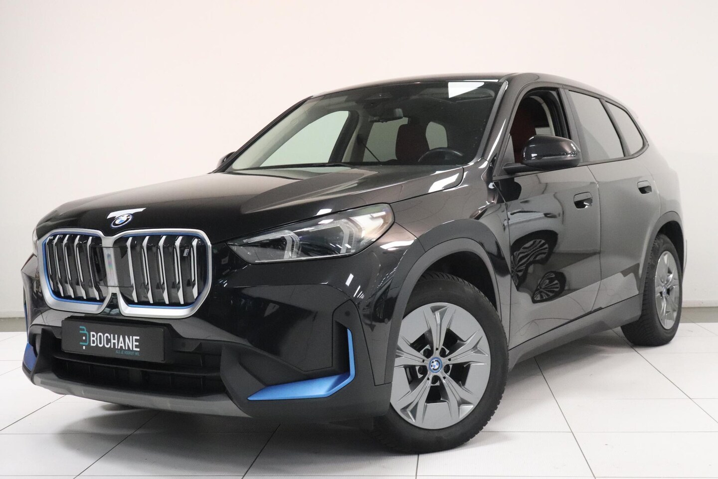BMW iX1 - xDrive30 Launch Edition 67 kWh | PANO | Camera | SoH 94,4 % | Sportstoelen | Matrix LED | - AutoWereld.nl