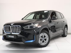 BMW iX1 - xDrive30 Launch Edition 67 kWh | PANO | Camera | SoH 94, 4 % | Sportstoelen | Matrix LED |