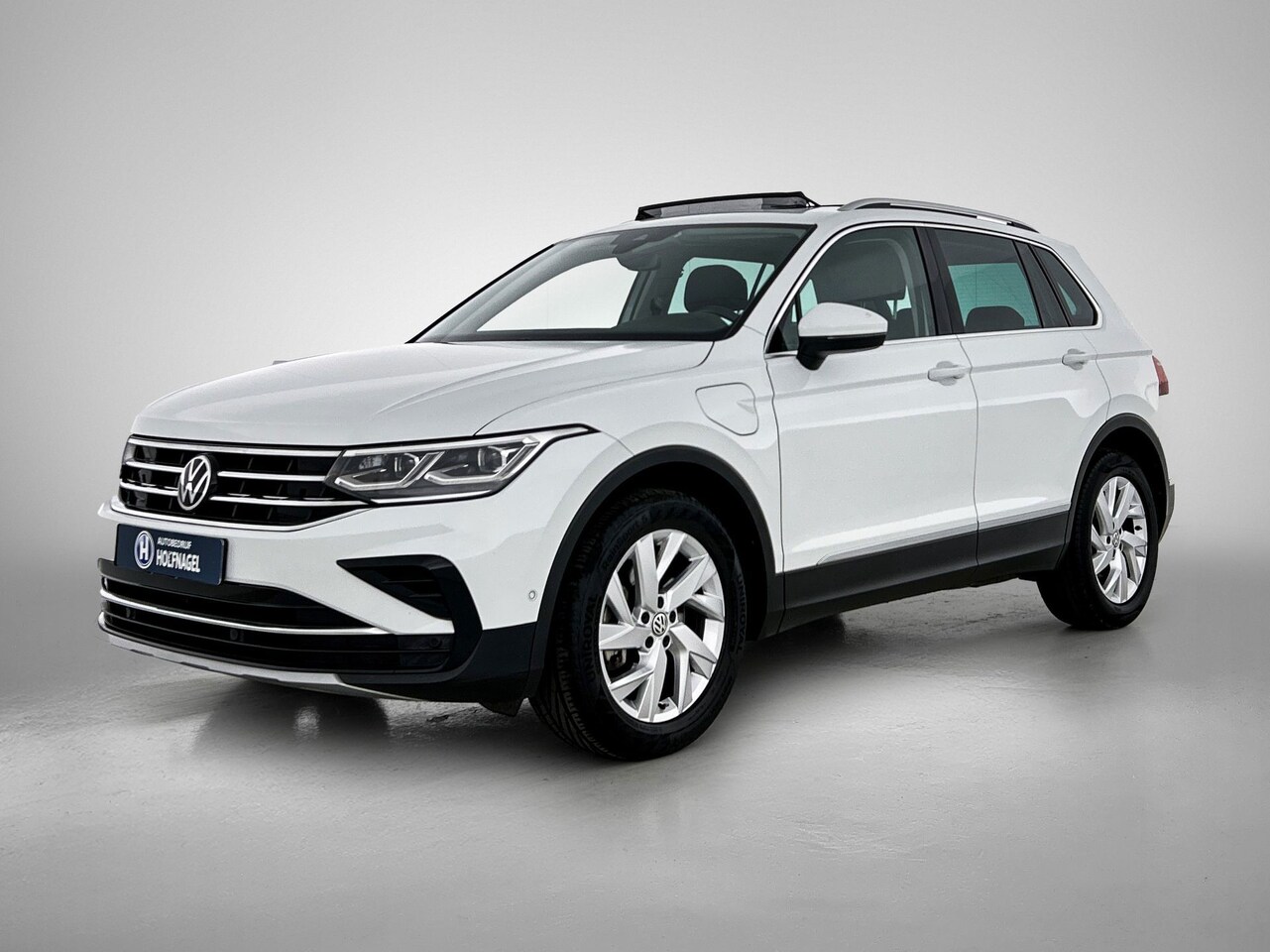 Volkswagen Tiguan - 1.4 TSI eHybrid Elegance | Automaat | Adaptive cruise | CarPlay | Camera | Panoramadak | T - AutoWereld.nl