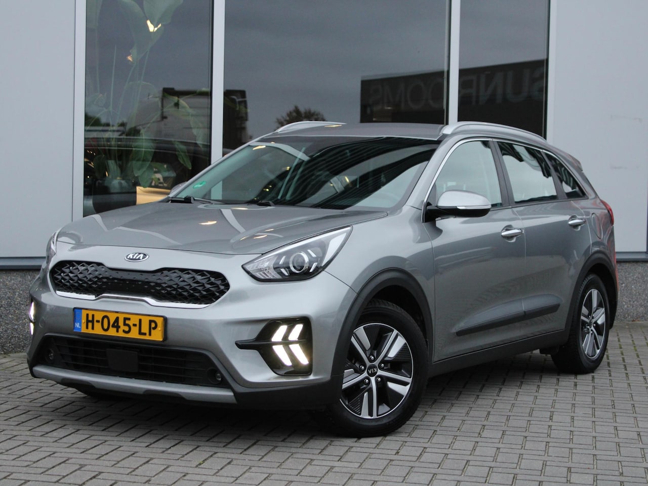 Kia Niro - 1.6 GDi Hybrid DynamicLine Dealeronderhouden - AutoWereld.nl