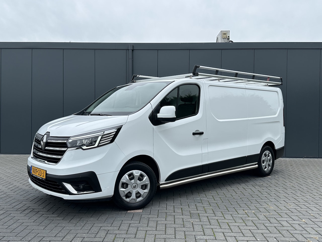 Renault Trafic - 2.0 dCi / L2H1 / TREKHAAK / IMPERIAAL / 3-ZITS / LED / CRUISE / AIRCO / NAVI / SIDEBARS - AutoWereld.nl