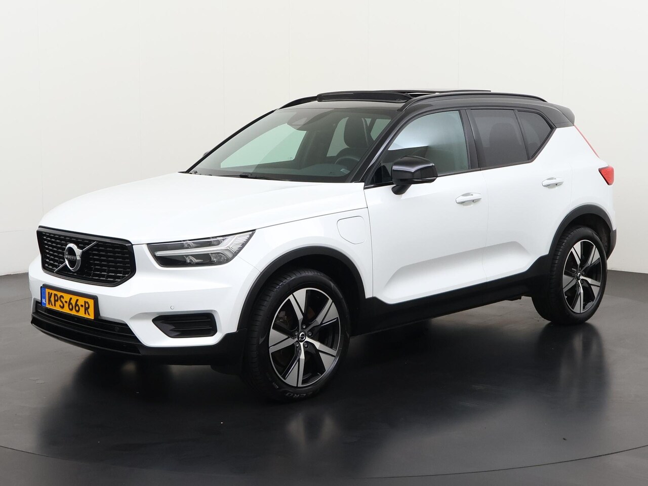 Volvo XC40 - 1.5 T5 Recharge R-Design | Trekhaak | Harman/Kardon | Panoramadak | Zondag Open! - AutoWereld.nl