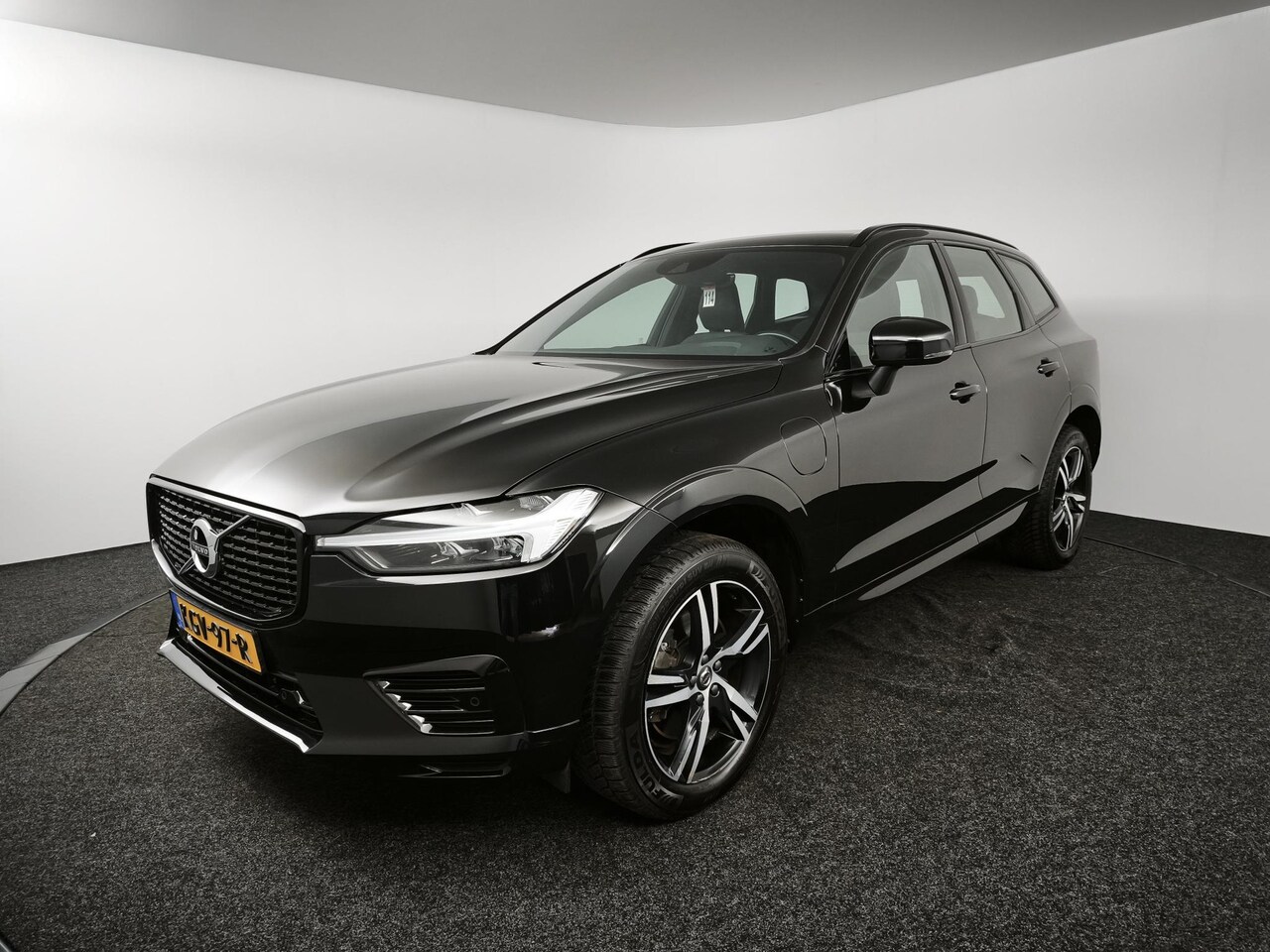 Volvo XC60 - 2.0 Recharge T6 AWD R-Design | Panoramadak | Trekhaak | Apple Carplay/Android Auto | - AutoWereld.nl