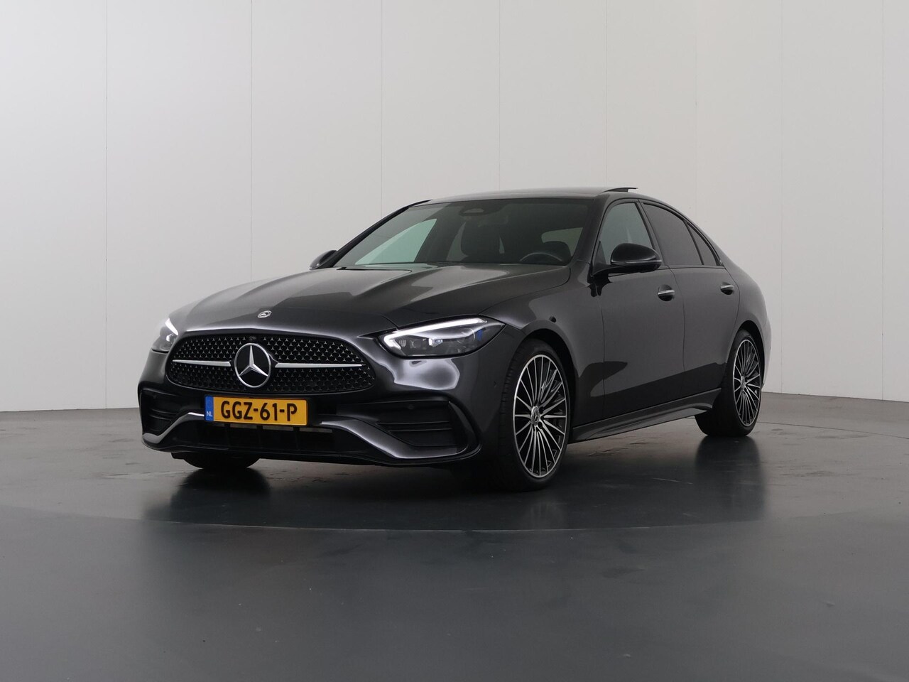 Mercedes-Benz C-klasse - 180 Star Edition AMG Line | Panoramadak | Memory | Digitial Light | 360 graden camera | St - AutoWereld.nl