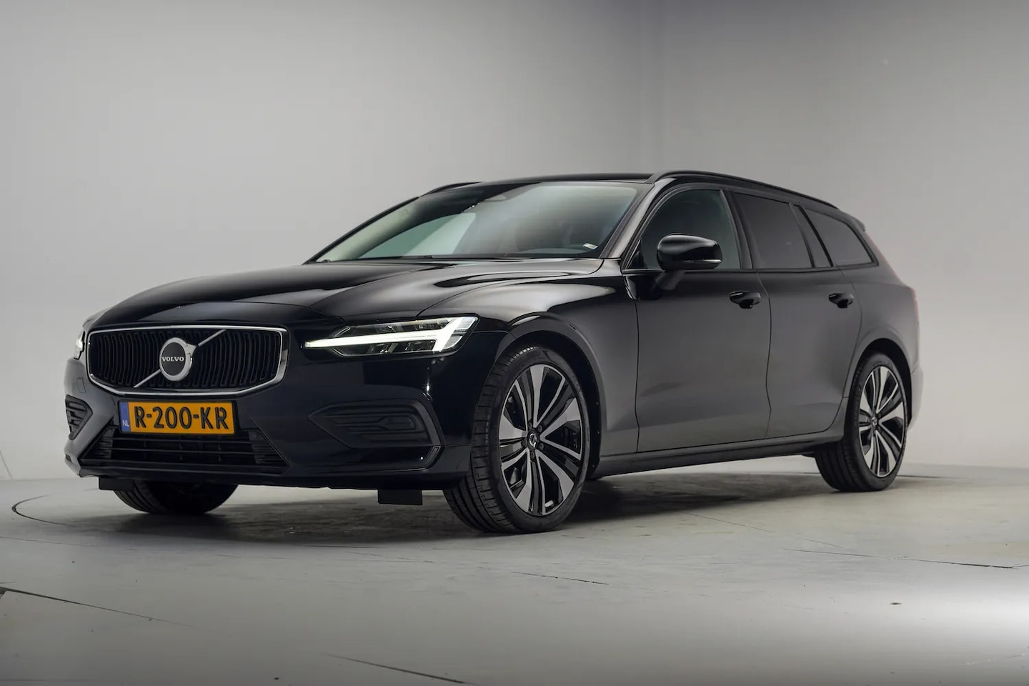 Volvo V60 - 2.0 B3 163pk Essential Aut. [ Leder Stoelverwarming Apple/Android ] - AutoWereld.nl