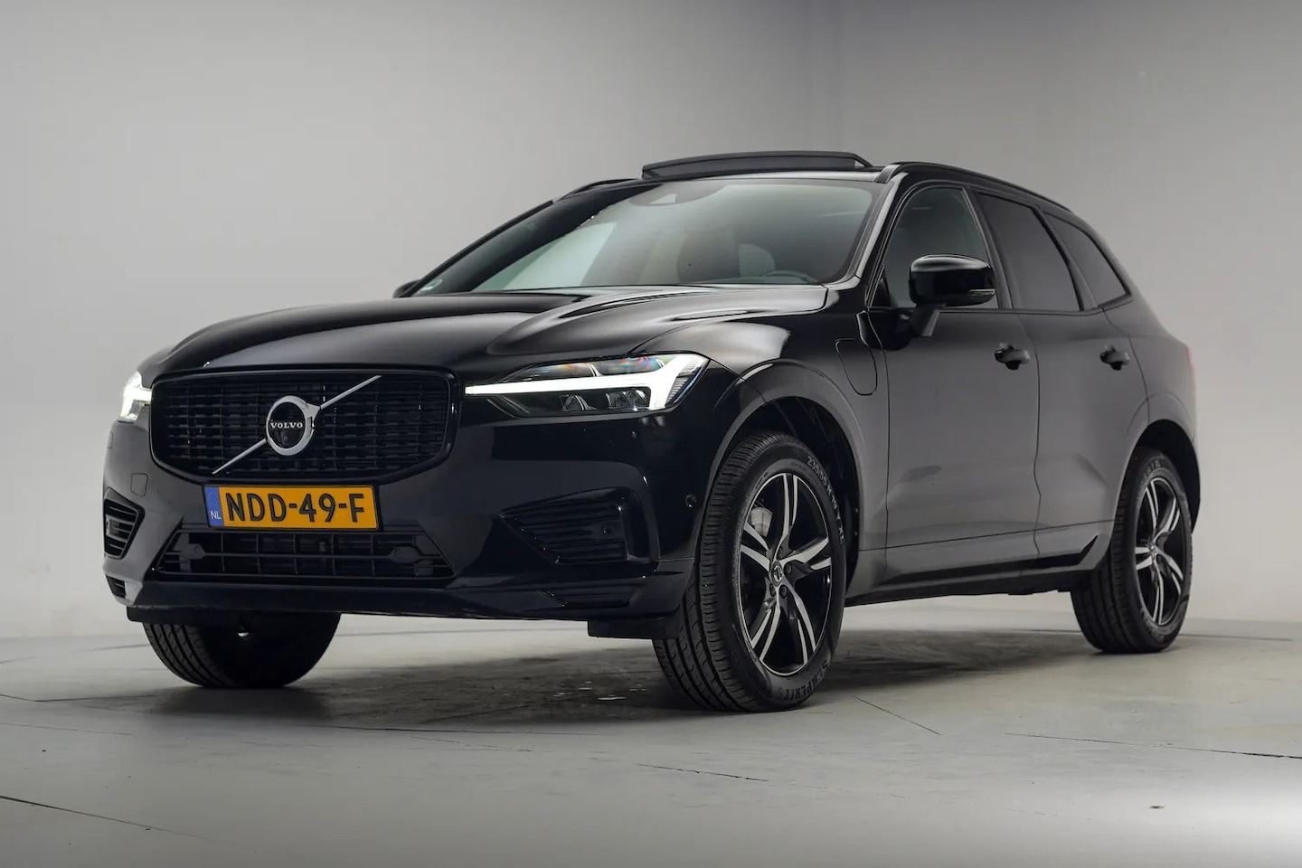 Volvo XC60 - T6 Recharge AWD R-Design Aut. [ Panorama Leder Memory seats ] - AutoWereld.nl
