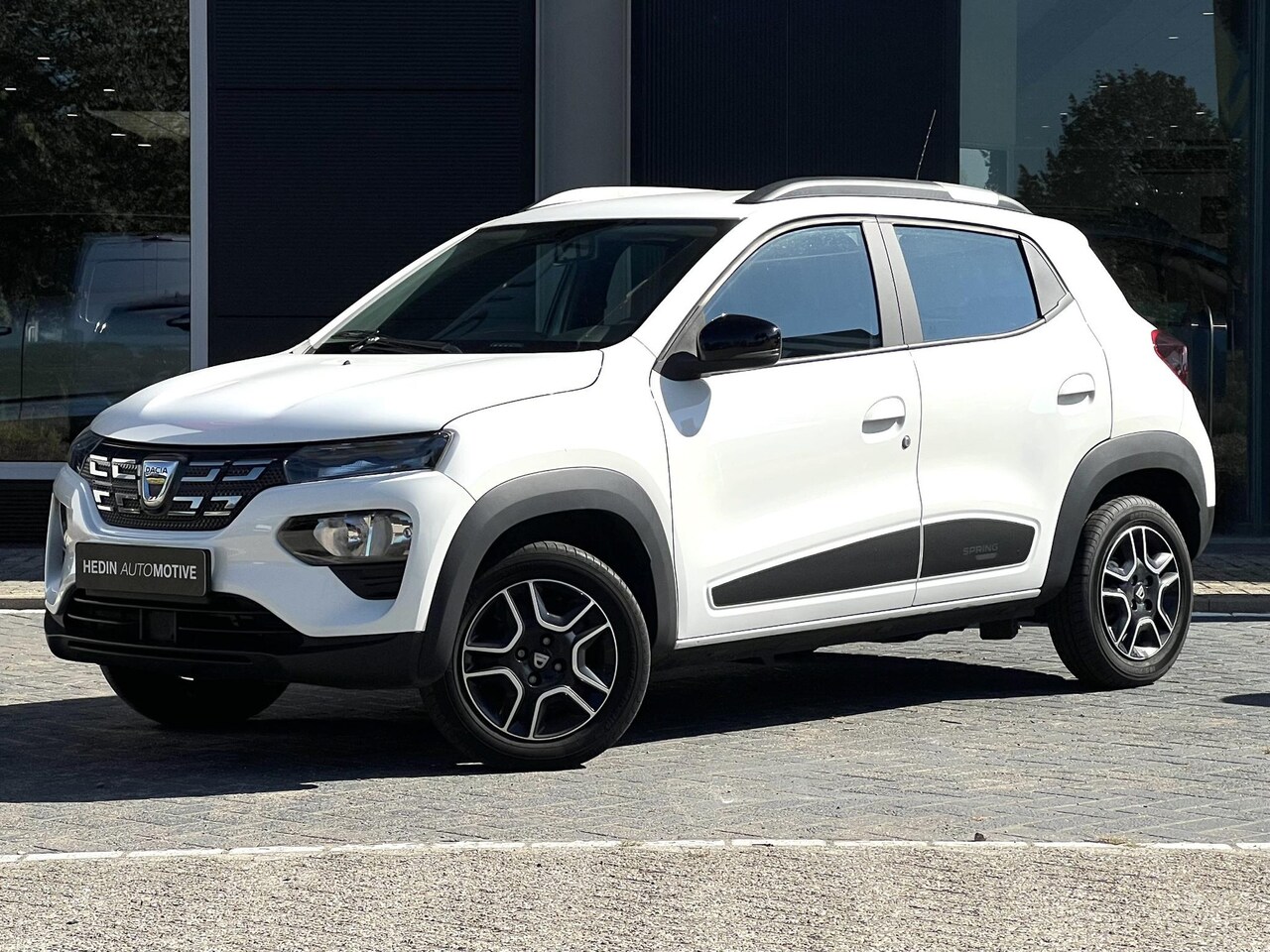 Dacia Spring - Comfort Plus (Orange Pack) 27 kWh | Airco | Camera | Apple carplay/Andriod auto - AutoWereld.nl