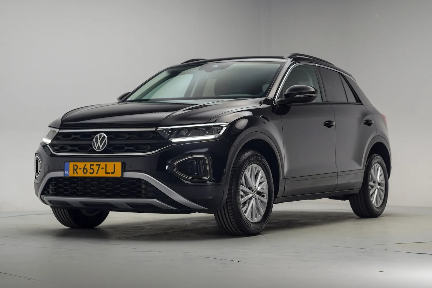 Volkswagen T-Roc - 1.0 TSI Life [ LED Apple/Android Adapt.cruise ] - AutoWereld.nl
