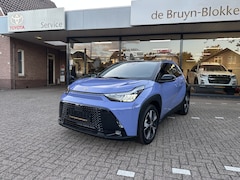 Toyota Aygo X - Hybrid 115 pulse stoelverwarming / keyless start / parkeersensoren voor + achter / Navigat