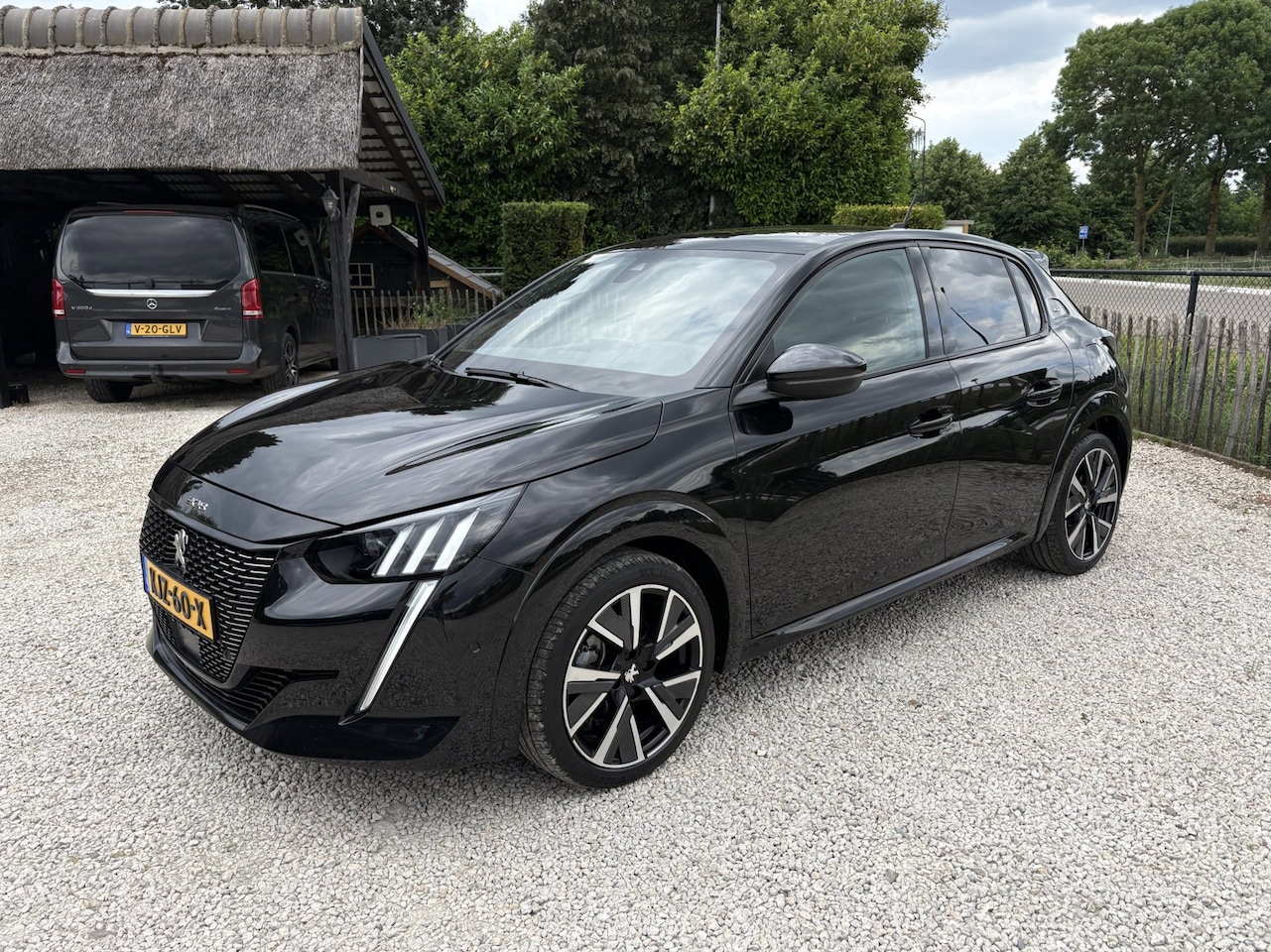 Peugeot 208 - 1.2 101pk GT-line Automaat, LED, Apple Carplay, 3D cockpit - AutoWereld.nl