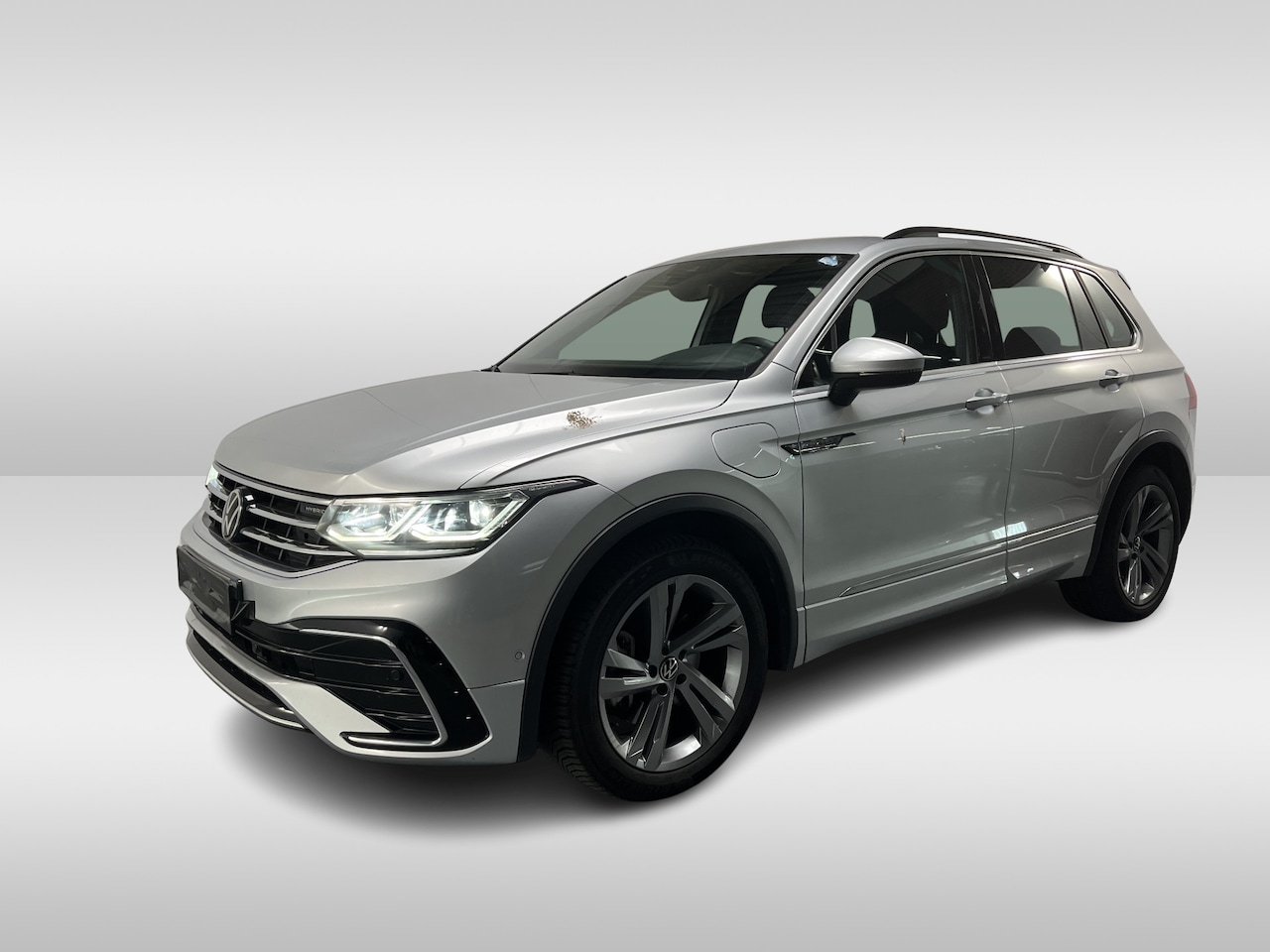 Volkswagen Tiguan - 1.4 TSI eHybrid R-Line Business / AUTOMAAT/ 2X R-LINE/ ADAPT-CRUISE/ DODEHOEK/ APP-CONNECT - AutoWereld.nl