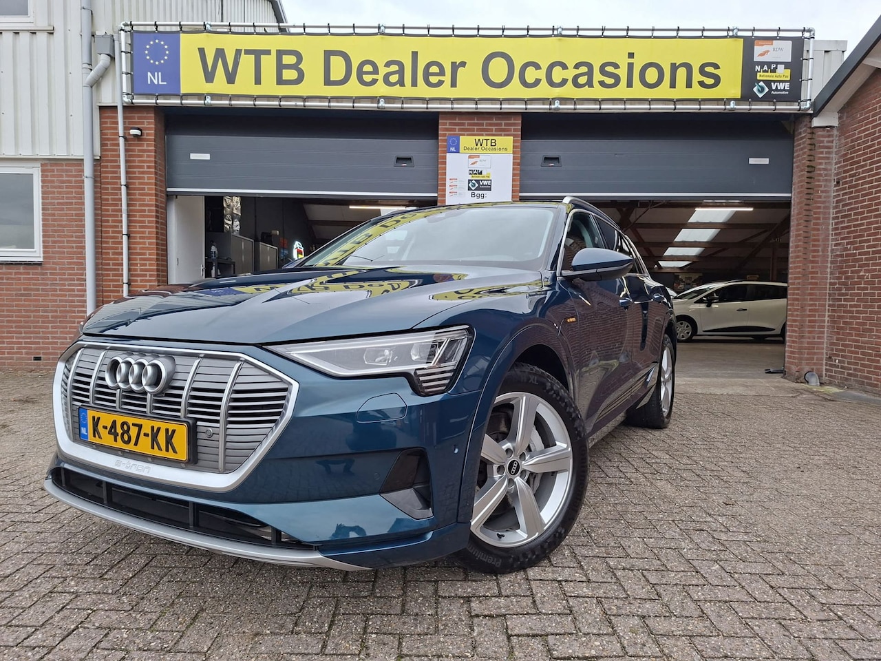 Audi e-tron - 50 quattro Business edition Plus 71 kWh, Pano, 1e Eigenaar, Dealer onderhouden - AutoWereld.nl