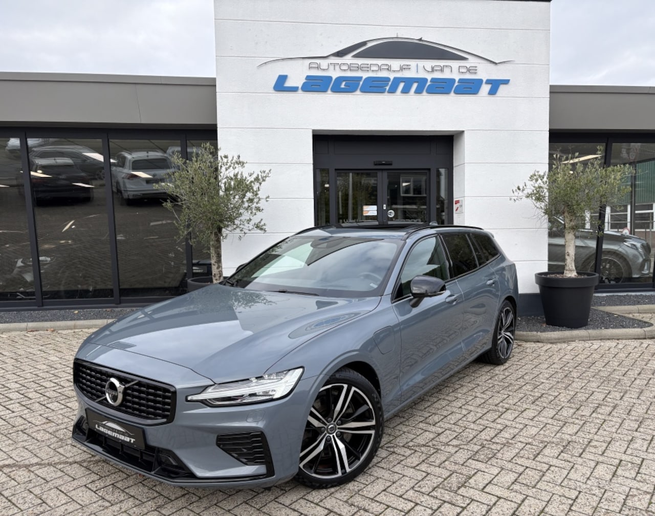 Volvo V60 - T6 AWD R Design Recharge Plug-In Hybrid | Pano | Trekhaak | H&K | - AutoWereld.nl