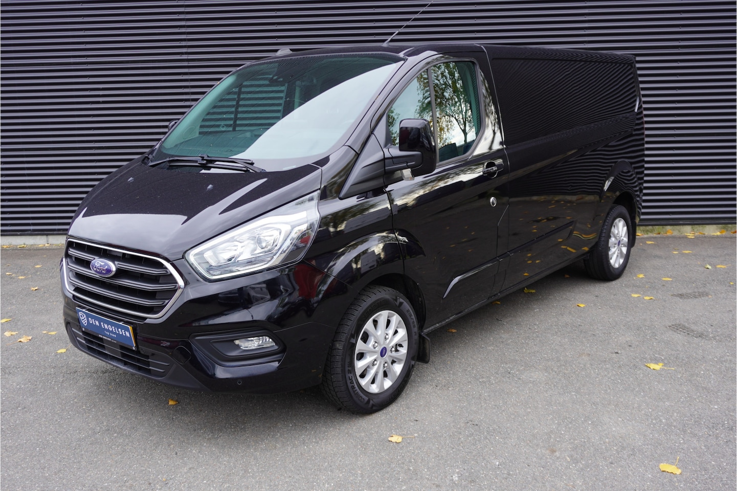 Ford Transit Custom - 300 170pk Automaat L2H1 Limited Apple Carplay Camera Parkeersensoren Trekhaak Cruise contr - AutoWereld.nl