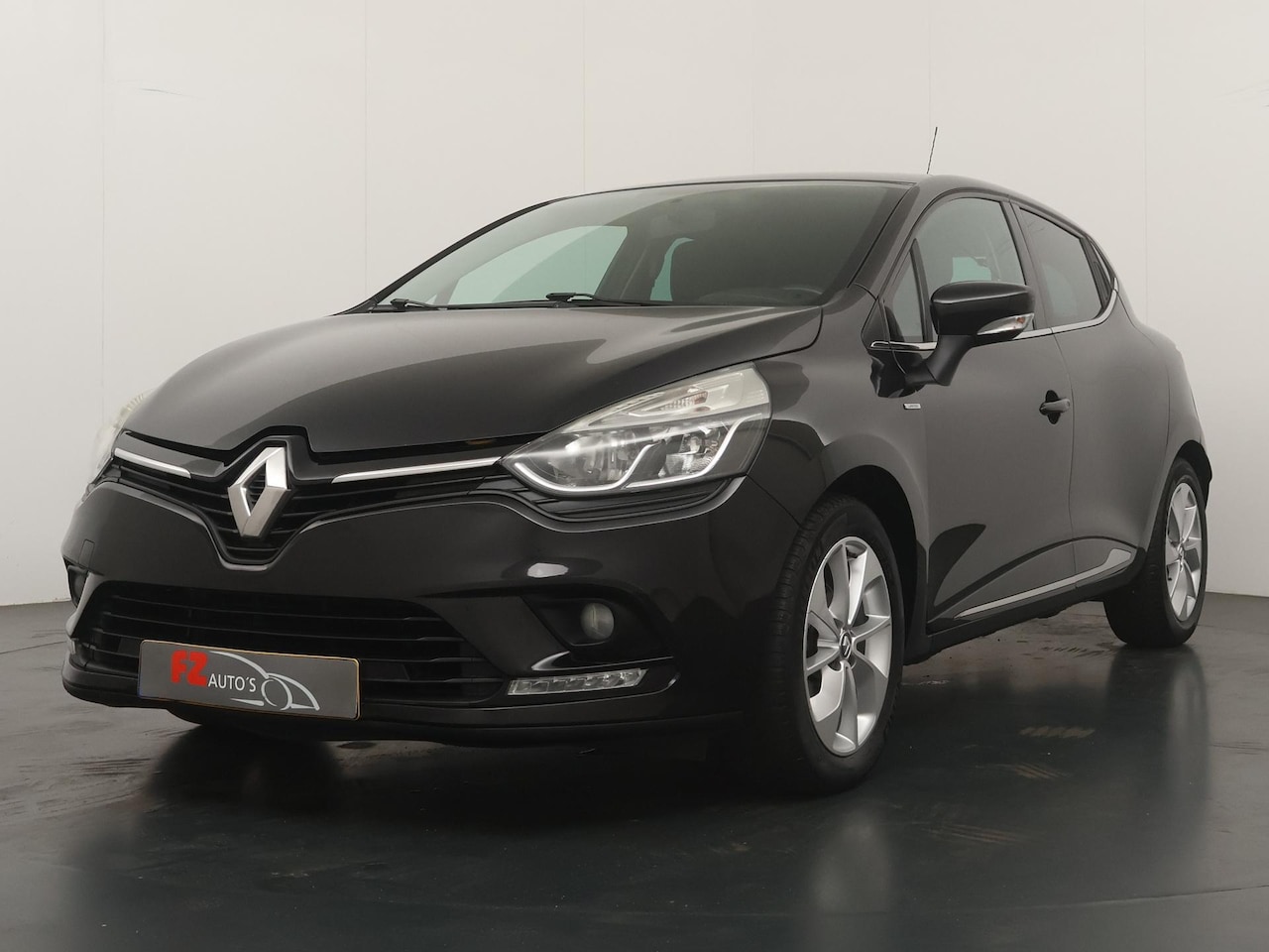 Renault Clio - 0.9 TCe Limited - Cruise Control - Afneembare Trekhaak - Carplay - AutoWereld.nl