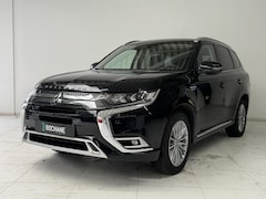 Mitsubishi Outlander - 2.4 PHEV Intense | Trekhaak | Camera | Navigatie | Stoelverwarming |