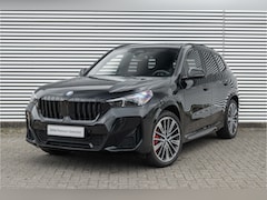 BMW X1 - xDrive25e M Sport Automaat / Panoramadak / Trekhaak / Achteruitrijcamera / Sportstoelen /