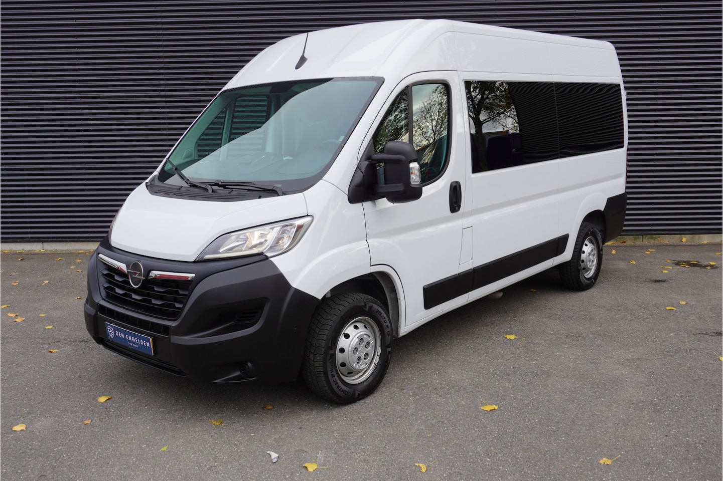 Opel Movano - 140pk L2H2 3.5t Apple carplay Cruise control Camera Glas-look panelen Climate control - AutoWereld.nl