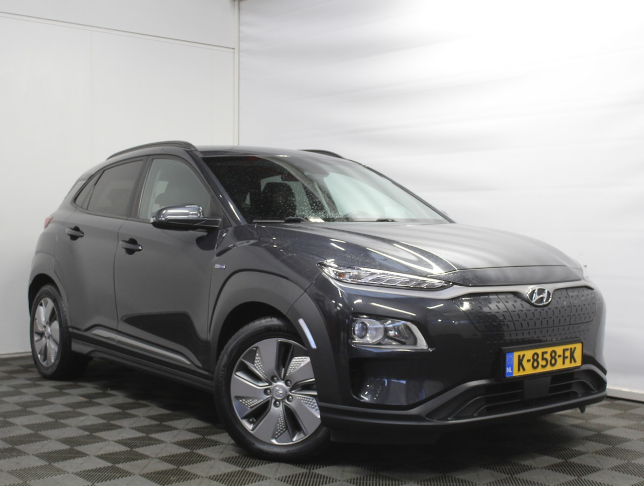 Hyundai Kona Electric - EV Fashion 64 kWh CLIMATE | CARPLAY | ADAPCRUISE | LED | LMV17 | CAMERA | DAB | LEER/STOF - AutoWereld.nl