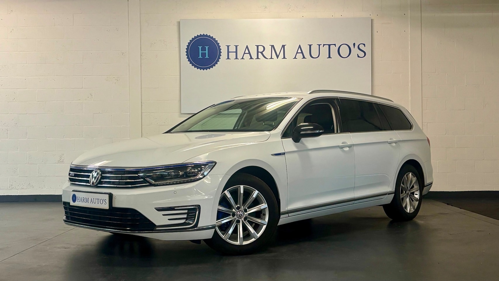 Volkswagen Passat Variant - 1.4 TSI GTE DSG Alcantara / CAM / Trekhaak / Carplay / Navi / PDC - AutoWereld.nl