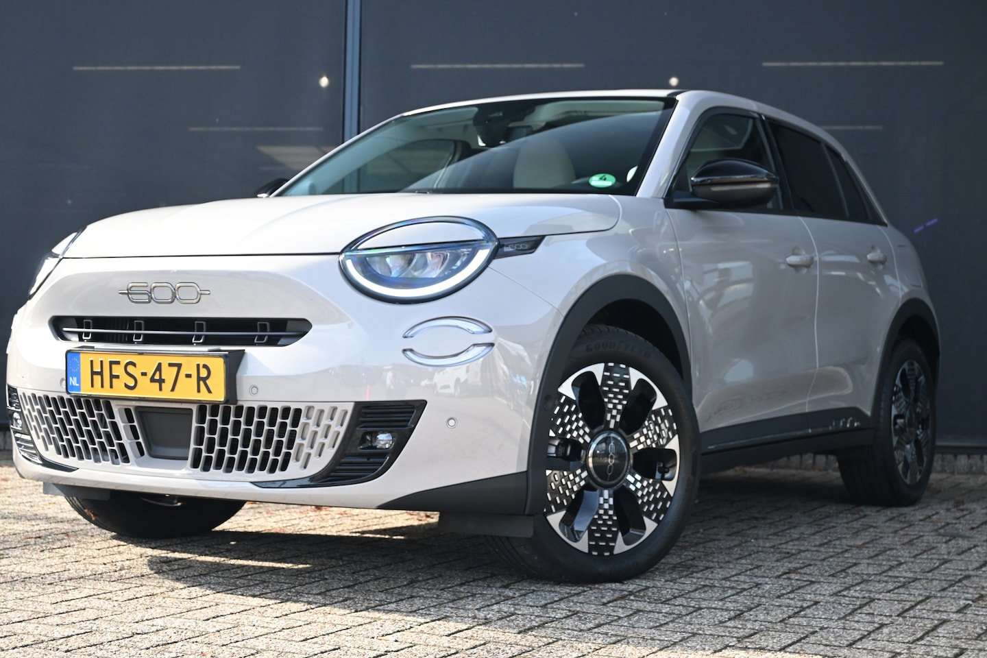 Fiat 600 - 1.2 Hybrid La Prima | Leder | Stoelverwarming | Elektr. Achterklep | Massage | Climate Con - AutoWereld.nl