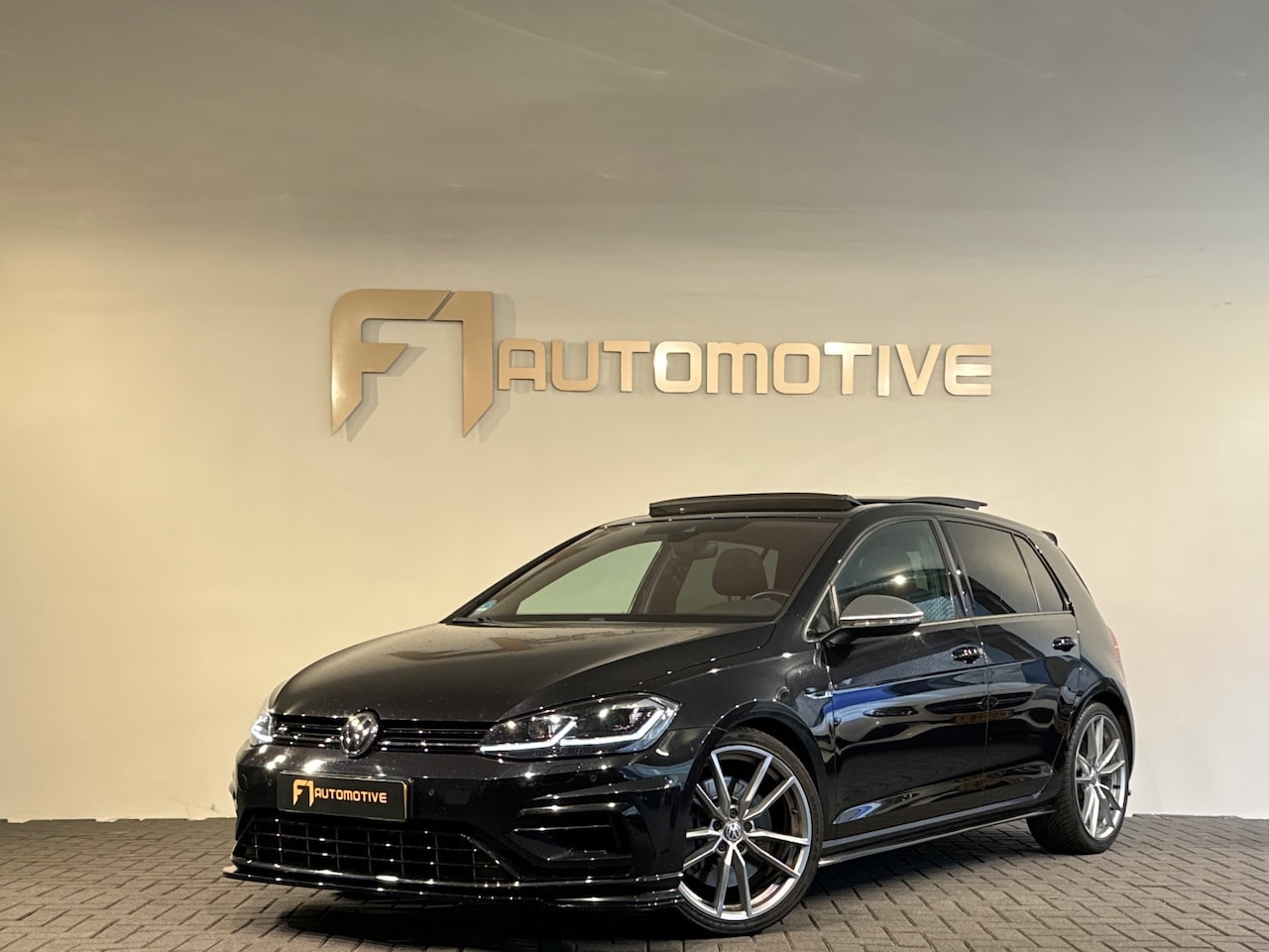 Volkswagen Golf - 2.0 TSI 4Motion R Pano|Dynaudio|ACC|DCC|Carplay - AutoWereld.nl
