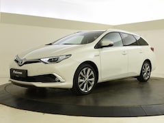 Toyota Auris Touring Sports - 1.8 Hybrid Executive | Trekhaak | PDC | Panoramadak |