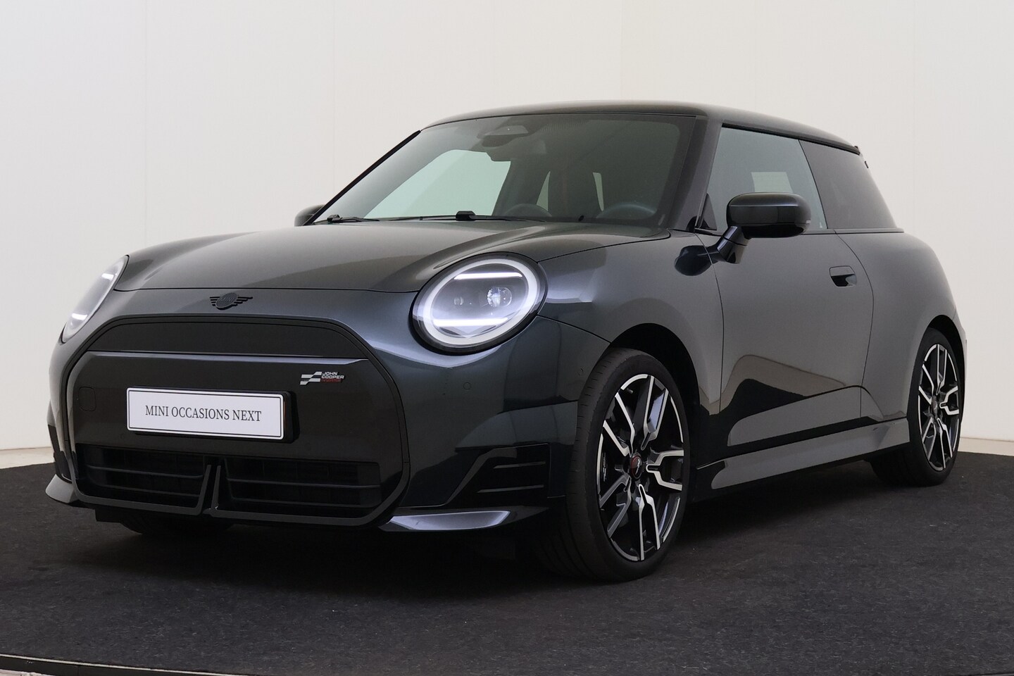 MINI 3-Deurs - Hatchback Cooper E / John Cooper Works / Pakket M / John Cooper Works / Pakket M / 18" JCW - AutoWereld.nl