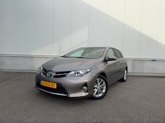 Toyota Auris - 1.8 Hybrid Dynamic - Airco / Navi / Cruise / Camera / Parkeers. / Pano / NAP