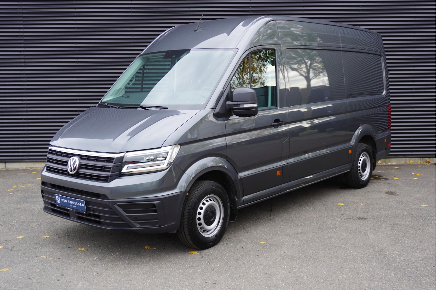 Volkswagen Crafter - 140pk Automaat L3H3/L2H2 LED Trekhaak Apple carplay Camera Navigatie Cruise control 3-Zits - AutoWereld.nl
