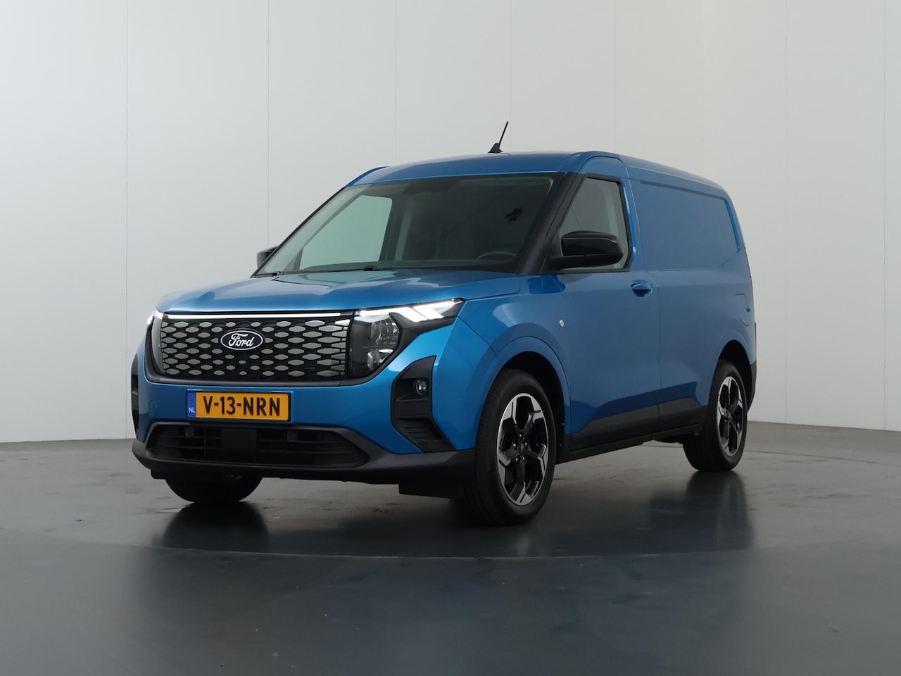 Ford Transit Courier - Limited | 44 kWh | 289 KM RANGE | NAVIGATIE | PARKEERCAMERA | ADAPTIVE CRUISE | TREKHAAK | - AutoWereld.nl