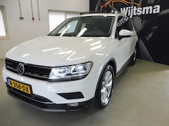 Volkswagen Tiguan - 1.5 TSI ACT Highline Trekgewicht 1800kg Trekhaak | Pano | Lederen bekl. | Memorystoel | o.
