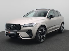Volvo XC60 - 2.0 T6 Plug-in hybrid AWD Plus Black Edition Panoramadak, Trekhaak, Luchtvering, 22" LM Ve