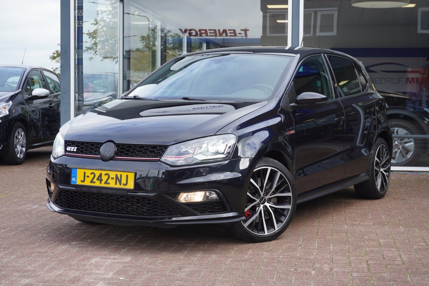 Volkswagen Polo - 1.8 TSI GTI 5deurs | Airco | Navigatie | Carplay | LED | LM velgen | Elek. pakket | Inruil - AutoWereld.nl