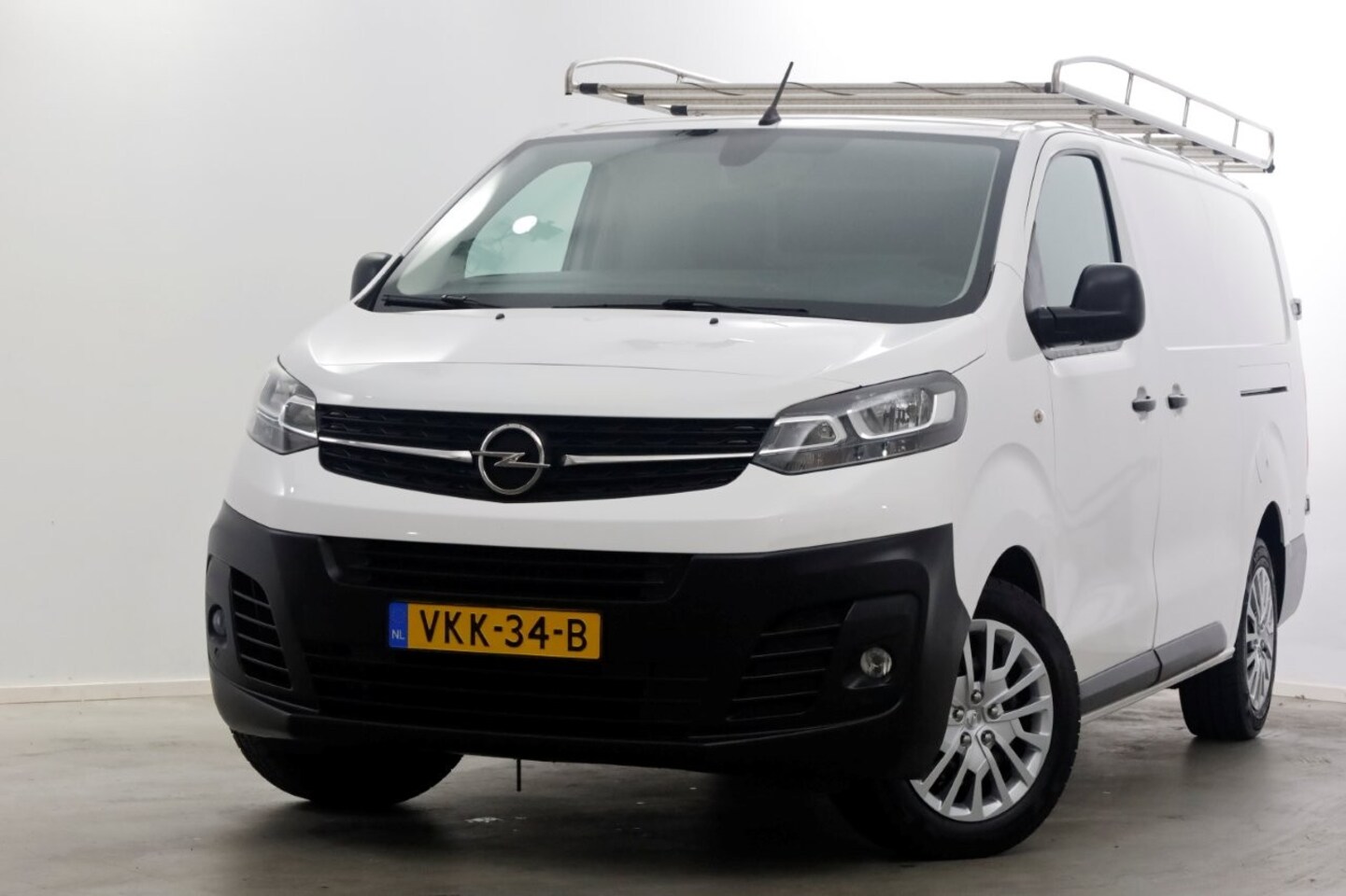 Opel Vivaro - 2.0 CDTI 122pk L3 Edition Airco/Imperiaal/2x Schuifdeur 05-2021 - AutoWereld.nl