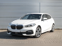 BMW 1-serie - 118i Executive Sport Line Automaat / Sportstoelen / Achteruitrijcamera / Cruise Control /