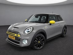 MINI Electric - Essential 33 kWh / Navigatie / Camera / Parkeersensoren achter / Stoelverwarming / Lichtme