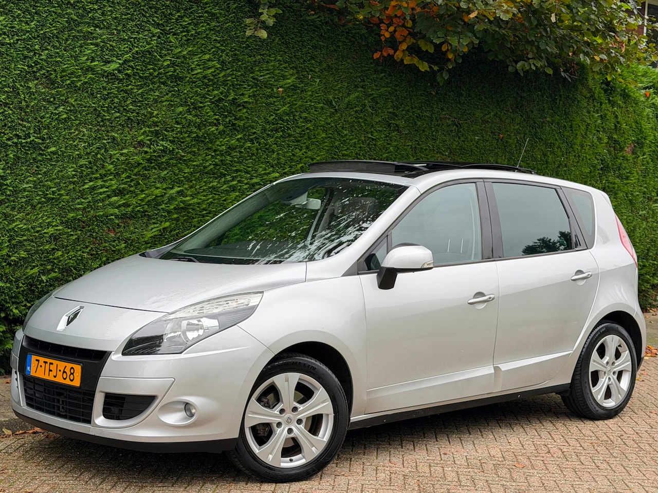 Renault Scénic - 2.0 AUTOMAAT/AIRCO IJSKOUD/PANORAMADAK/HAAKJE - AutoWereld.nl