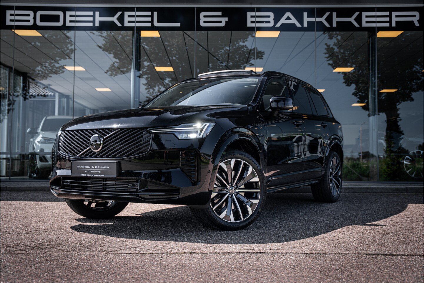 Volvo XC90 - T8 Plus Dark Facelift Plug-in hybrid AWD ** HUD ** Panodak ** 360 camera ** H&K - AutoWereld.nl