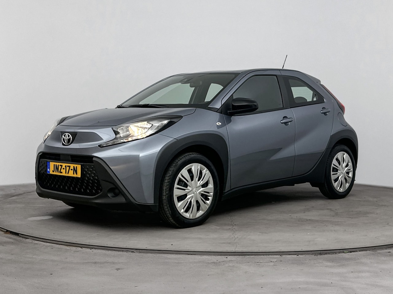 Toyota Aygo X - 1.0 VVT-i MT Play | BTW voertuig | Apple CarPlay/Android Auto | Cruise Control Adaptive | - AutoWereld.nl