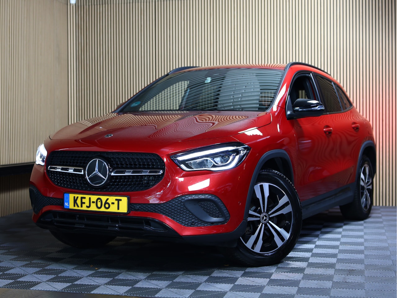 Mercedes-Benz GLA-Klasse - 250 e AMG Line AVM CARPLAY NAVI CLIMA PDC CRUISE CAMERA SFEER THAAK '22 - AutoWereld.nl